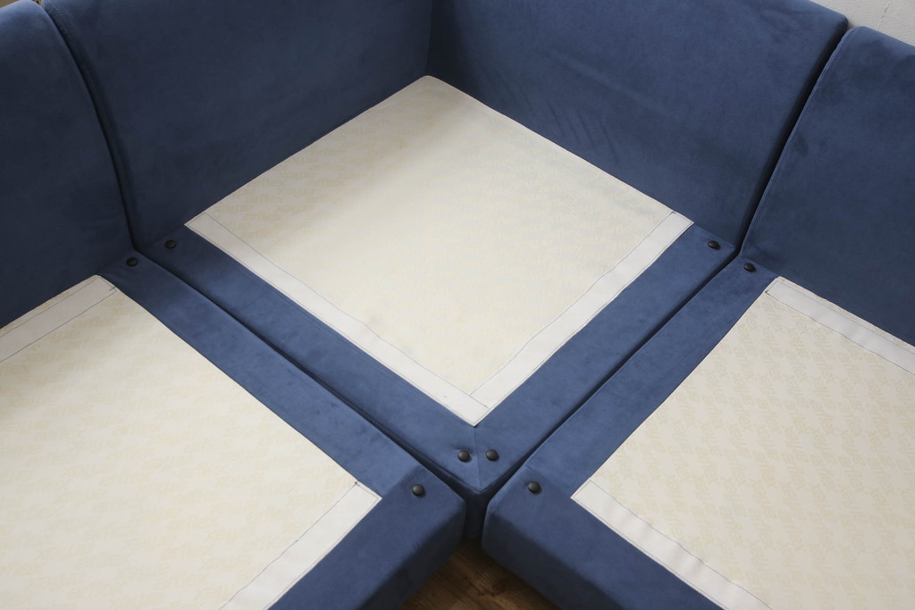 中古　arflex(アルフレックス)　A SOFA(エー・ソファ)　涼しげな色合いが爽やかさを醸し出す4人掛けソファ(四人掛けソファ)(定価約80万円)(R-052717)