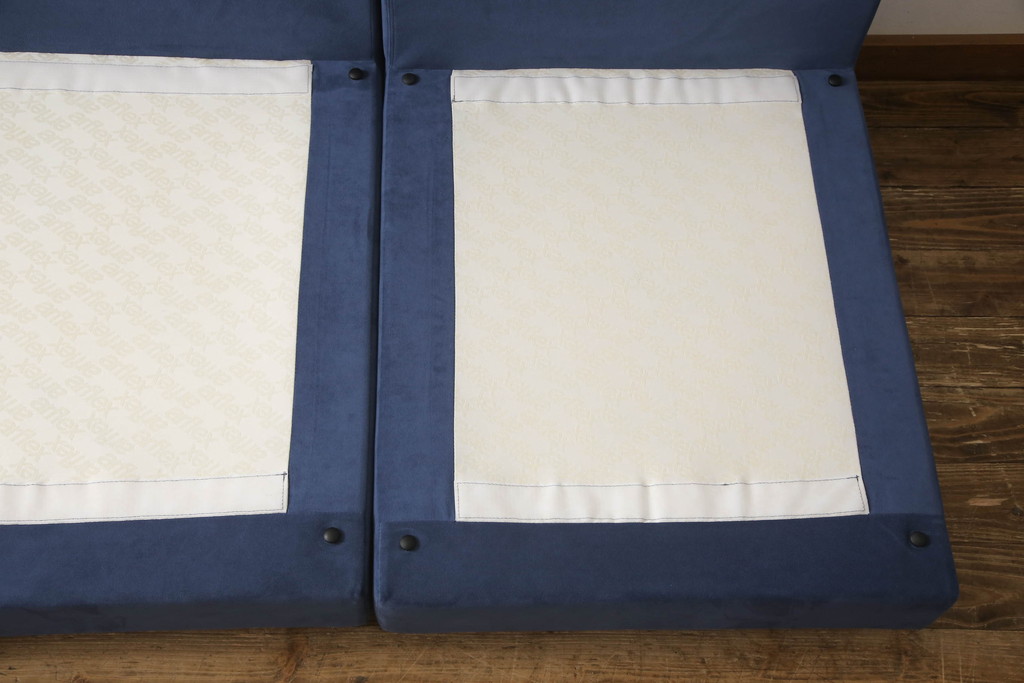 中古　arflex(アルフレックス)　A SOFA(エー・ソファ)　涼しげな色合いが爽やかさを醸し出す4人掛けソファ(四人掛けソファ)(定価約80万円)(R-052717)