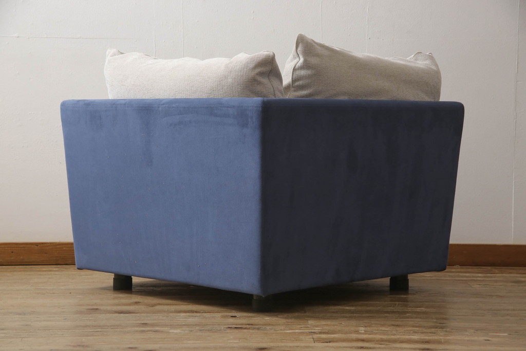 中古　arflex(アルフレックス)　A SOFA(エー・ソファ)　涼しげな色合いが爽やかさを醸し出す4人掛けソファ(四人掛けソファ)(定価約80万円)(R-052717)