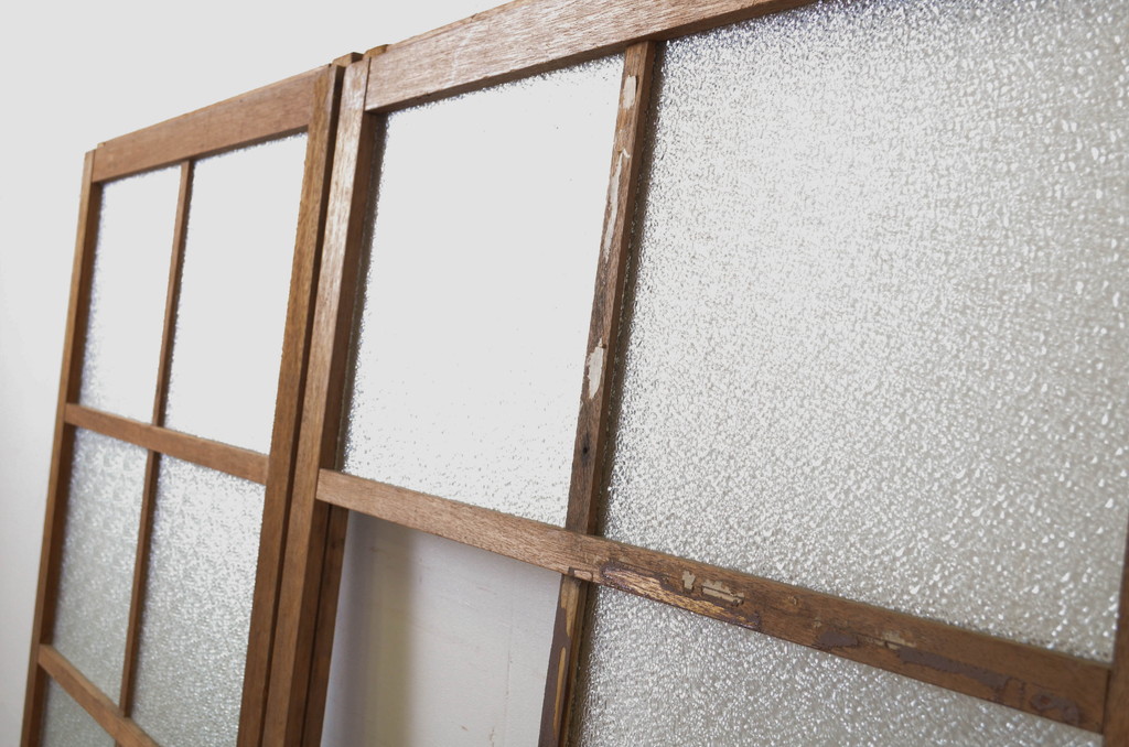 アンティーク建具　木のぬくもり感じる色合いが魅力のガラス戸2枚セット(引き戸)(R-063743)