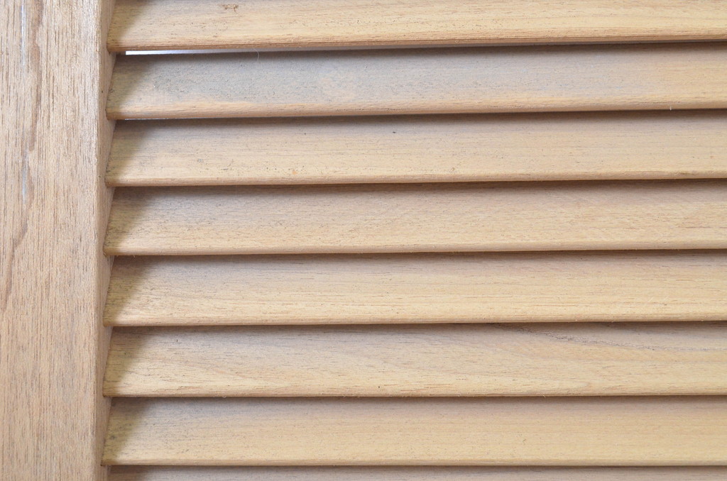 アンティーク建具　木の温もりを感じるルーバー引き戸1枚(ルーバー戸、ジャロジー戸、雨戸、木製)(R-063745)