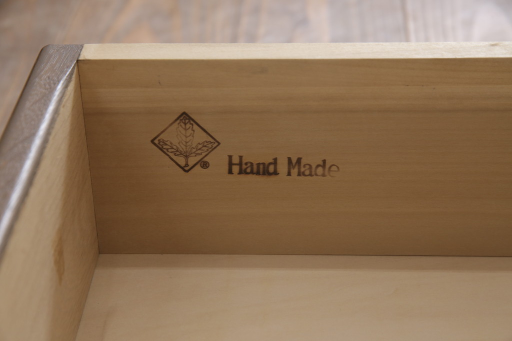 中古　横浜クラシック家具　ノックオンウッド(knockonwood)　Hand Made　上品なデザインが美しいサイドチェスト(サイドボード、引き出し、リビングボード)(R-058702)