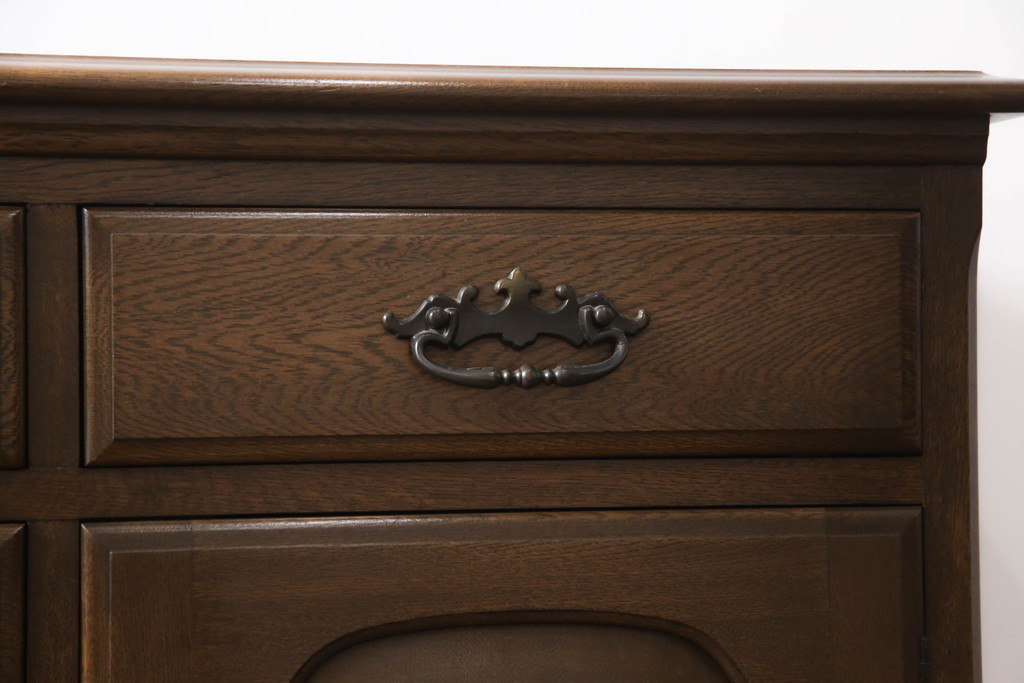 中古　横浜クラシック家具　ノックオンウッド(knockonwood)　Hand Made　上品なデザインが美しいサイドチェスト(サイドボード、引き出し、リビングボード)(R-058702)