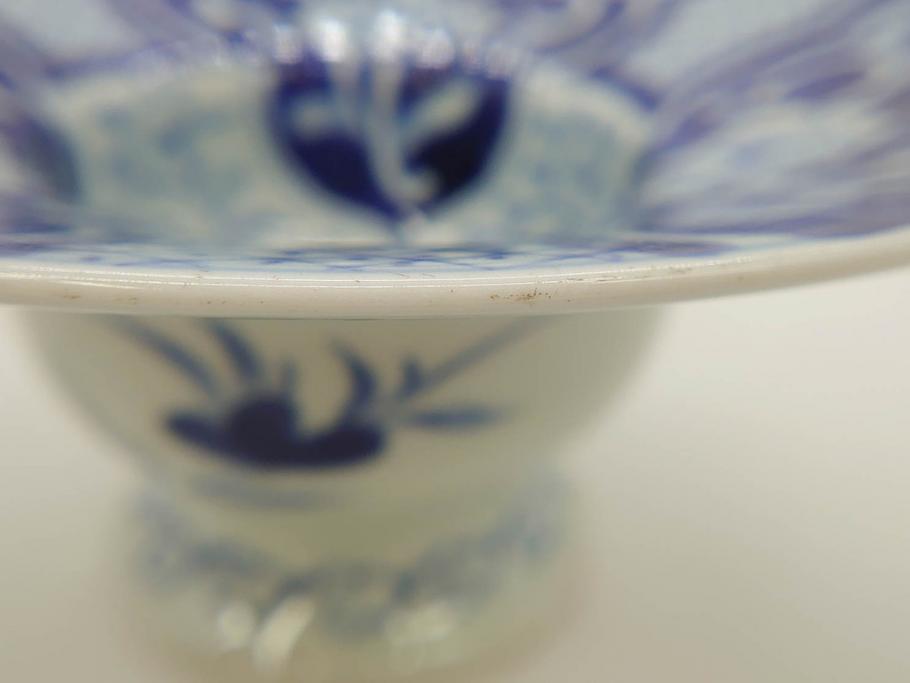 江戸期 古伊万里 染付 花唐草 大胆に描かれた花模様が印象的な