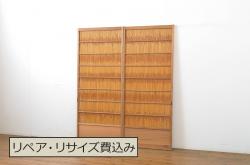 組子入り扉1枚をリペア&カスタム!高さと幅をリサイズし、開き戸から引戸へ仕様変更。引手を取り付け、プラスチック障子紙にて張り替え。色味は当店商品を参考にダークブラウン色に着色。(ドア、障子戸、格子戸、建具)