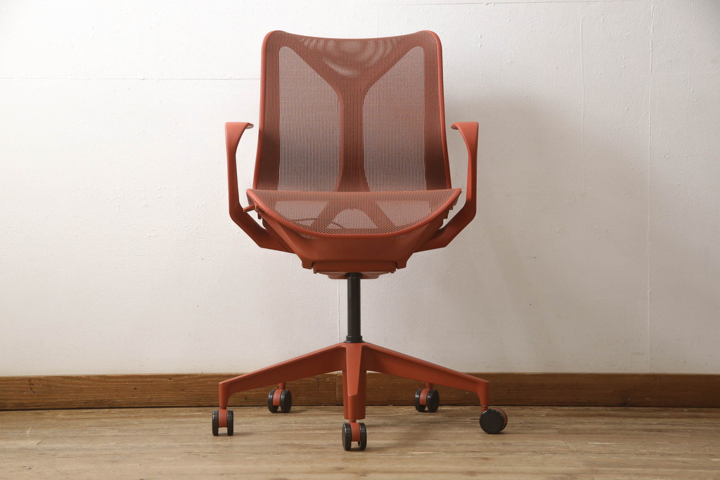 中古　美品　Hermanmiller(ハーマンミラー社)　ローバック　洗練されたフォルムが魅力的なCosm Chair(コズムチェア)(オフィスチェア、ワークチェア、アームチェア、椅子、イス)(定価約21万円)(R-064034)