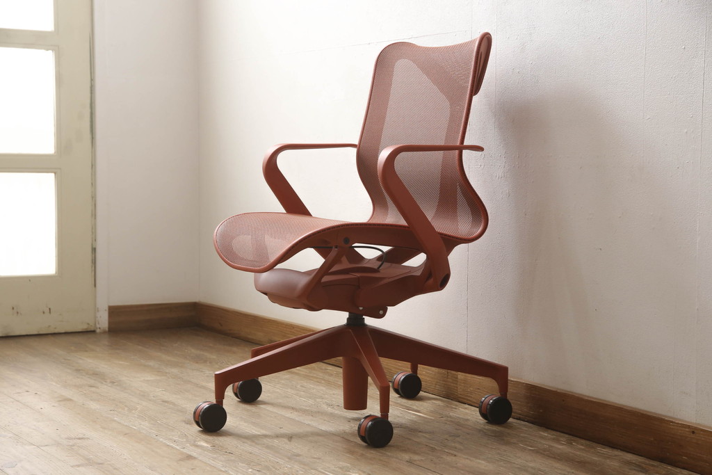 中古　美品　Hermanmiller(ハーマンミラー社)　ローバック　洗練されたフォルムが魅力的なCosm Chair(コズムチェア)(オフィスチェア、ワークチェア、アームチェア、椅子、イス)(定価約21万円)(R-064034)