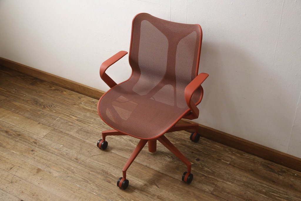 中古　美品　Hermanmiller(ハーマンミラー社)　ローバック　洗練されたフォルムが魅力的なCosm Chair(コズムチェア)(オフィスチェア、ワークチェア、アームチェア、椅子、イス)(定価約21万円)(R-064034)