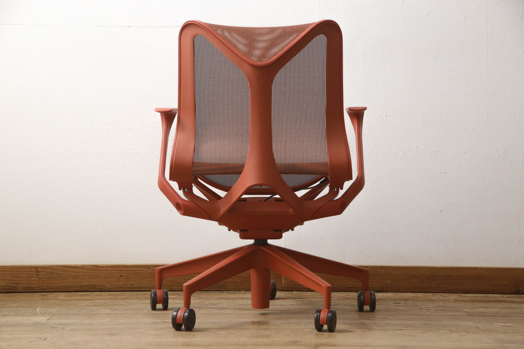 中古　美品　Hermanmiller(ハーマンミラー社)　ローバック　洗練されたフォルムが魅力的なCosm Chair(コズムチェア)(オフィスチェア、ワークチェア、アームチェア、椅子、イス)(定価約21万円)(R-064034)