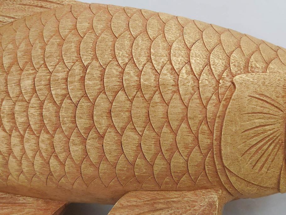 彫刻師二代目　川原啓秀(傳三)　金彩　細部まで凝った彫りが美しくリアルに表現された木彫り「鯉」(コイ、置き物、木製、共箱付き)(R-071573)