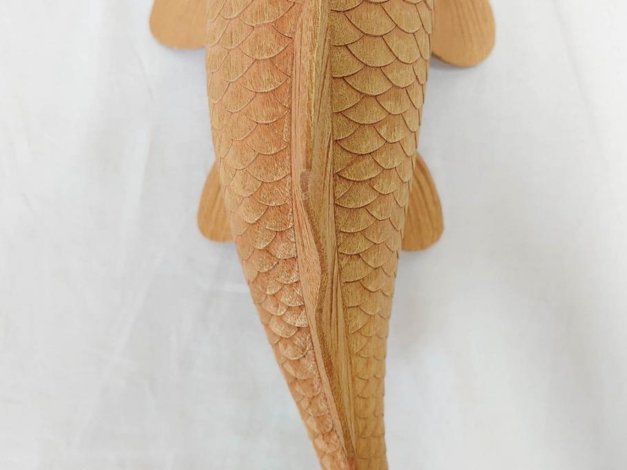 彫刻師二代目　川原啓秀(傳三)　金彩　細部まで凝った彫りが美しくリアルに表現された木彫り「鯉」(コイ、置き物、木製、共箱付き)(R-071573)