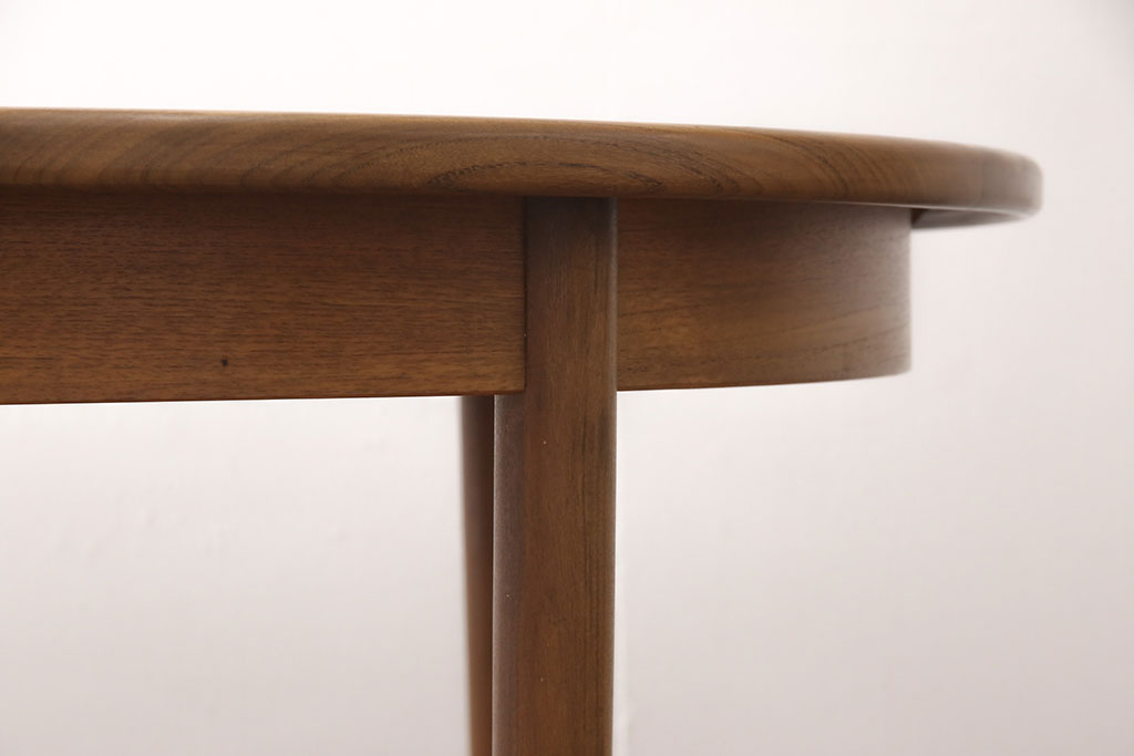 ヴィンテージ家具　北欧ビンテージ　G-PLAN(ジープラン)　チーク材　圧迫感が感じにくいオーバル型のエクステンションテーブル(ダイニングテーブル、拡張式テーブル)(R-050176)