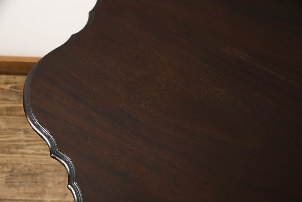 イギリスアンティーク　ウォールナット　高級品!!　凝ったデザインの透かし彫りがおしゃれなオケージョナルテーブル(サイドテーブル、カフェテーブル、コーヒーテーブル、ナイトテーブル)(R-063561)