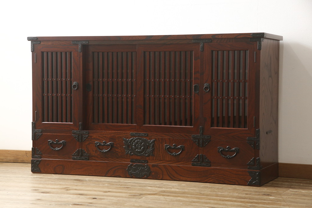中古　美品　岩谷堂箪笥　和の趣あふれる佇まいが魅力的なサイドボード(収納棚、戸棚、リビングボード)(R-058795)