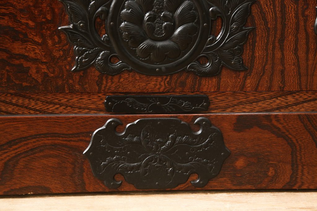 中古　美品　岩谷堂箪笥　和の趣あふれる佇まいが魅力的なサイドボード(収納棚、戸棚、リビングボード)(R-058795)