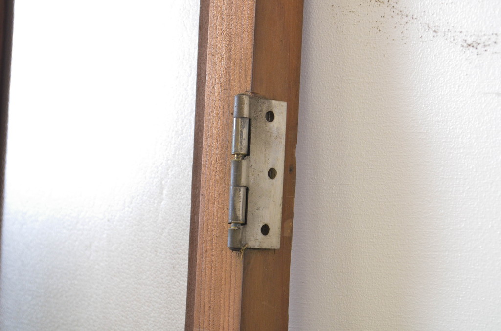 アンティーク建具　上部のデザインがアクセントになるドア1枚(扉、片開き板戸、木製扉)(R-064045)
