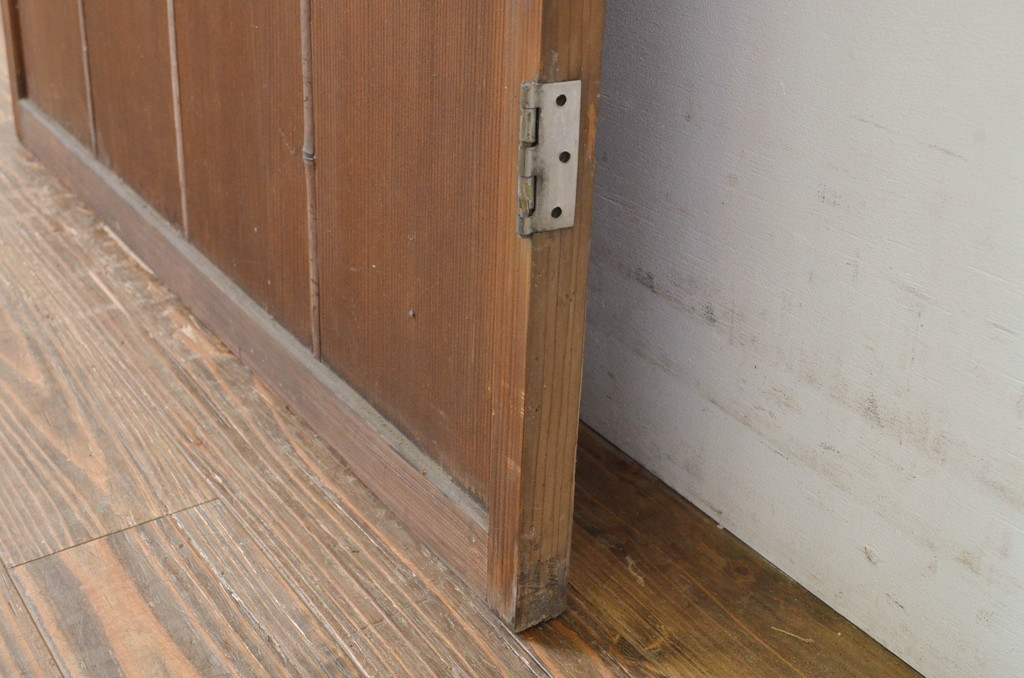 アンティーク建具　上部のデザインがアクセントになるドア1枚(扉、片開き板戸、木製扉)(R-064045)