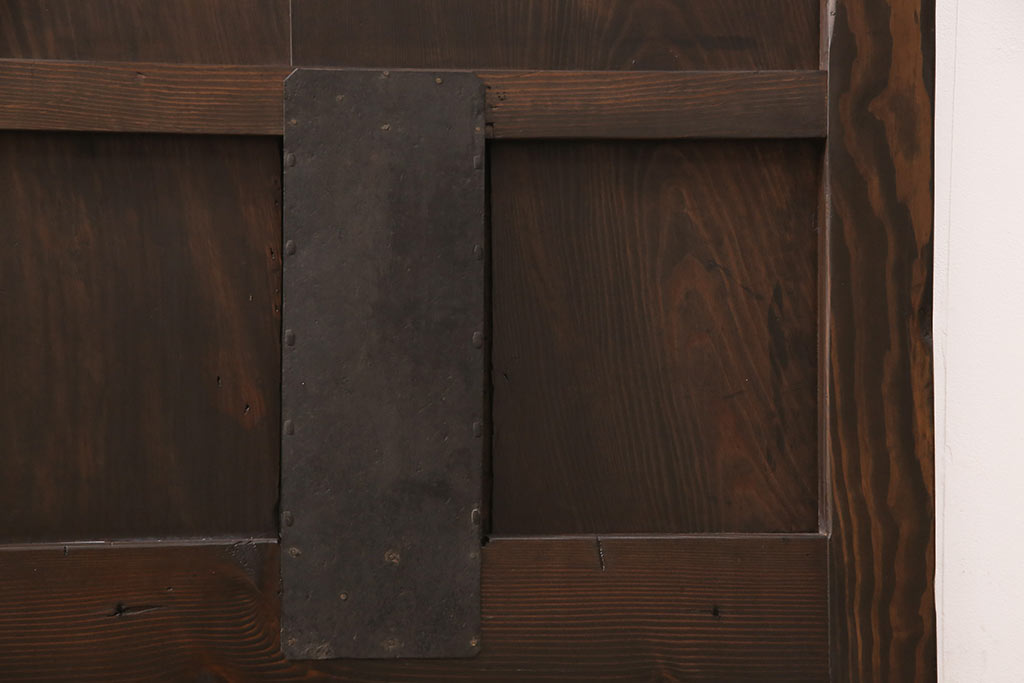 【セミオーダー家具実例】明治大正期の蔵戸に高品質リペアを施しました。ご希望の高さ・幅にリサイズし、上吊り式ソフトクーズ戸枠を製作!現状に近しい色味に着色して仕上げました。(引き戸、玄関戸、建具)