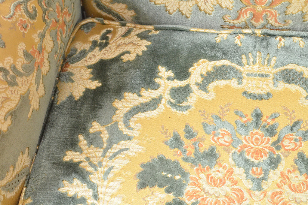 張替え費込み!! 中古　カリモク家具(karimoku)　domani(ドマーニ)　Louis(ルイ)XVシリーズ　ルイ15世　優雅なひとときを演出してくれる1人掛けソファ(定価約50万円)(アームソファ、一人掛け、1P)(R-054029)