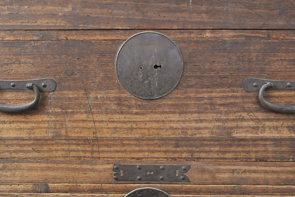 和製アンティーク　前面桐材　味のある雰囲気が目を引く収納箪笥(引き出し、和タンス、チェスト)(R-054011)