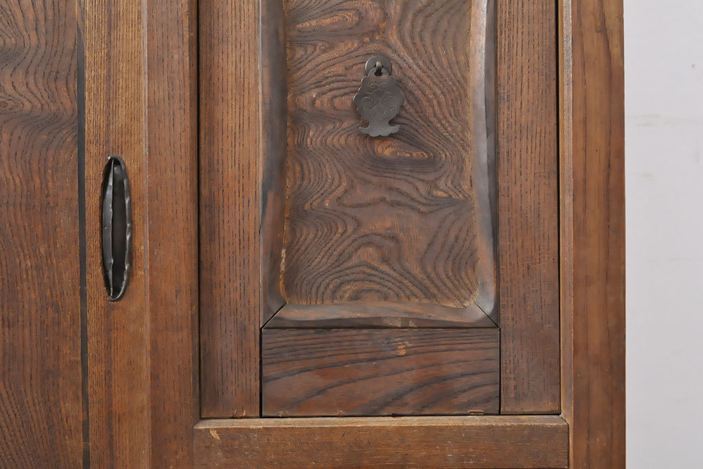 和製アンティーク　前面ケヤキ材　黒柿縁　異なる木目を楽しめる収納棚(戸棚、食器棚)(R-054147)