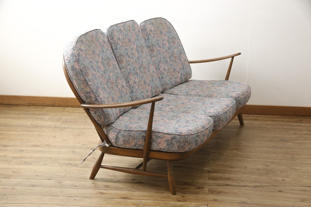 中古　美品　ERCOL(アーコール)　パステルカラーの花柄ファブリックが上品な3人掛けソファ(アームソファ、3Pソファ、三人掛け、英国、北欧)(R-059184)