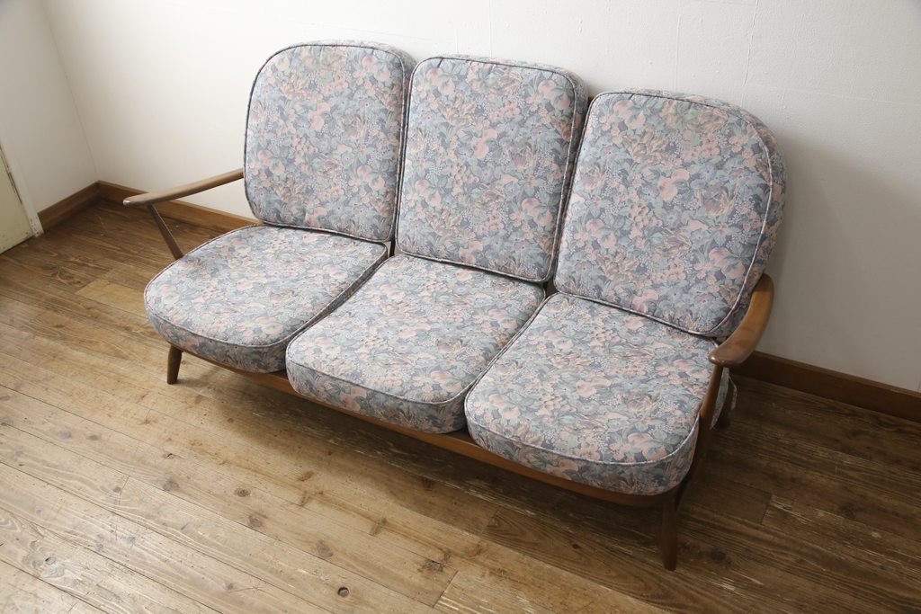 中古　美品　ERCOL(アーコール)　パステルカラーの花柄ファブリックが上品な3人掛けソファ(アームソファ、3Pソファ、三人掛け、英国、北欧)(R-059184)