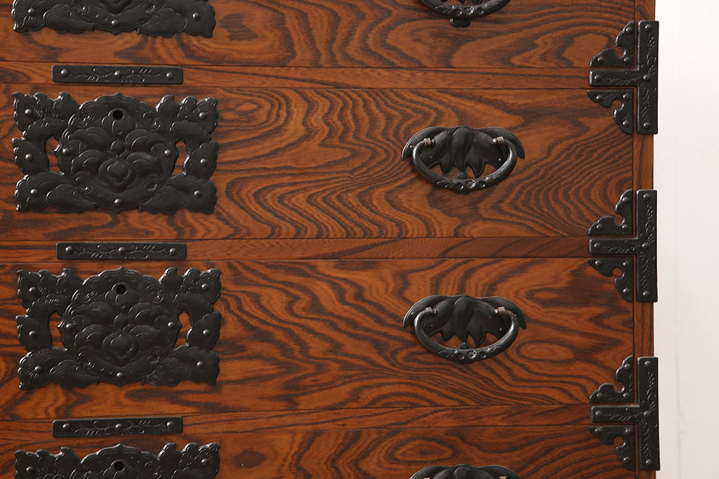 中古　岩谷堂箪笥　天板リメイク　趣きのある和を感じさせる渋い佇まいのチェスト(衣装箪笥、引き出し、和タンス、サイドボード)(R-054166)