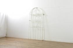 アンティーク建具　ペイント仕上げ限定　かわいいデザインのアイアンゲート1枚(鉄扉、フェンス)(R-076079)