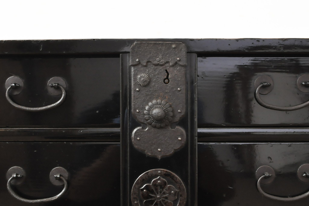 和製アンティーク　黒漆塗り　重厚感ある佇まいが魅力的な庄内小箪笥(和箪笥、時代箪笥、小物収納、収納箪笥)(R-058737)