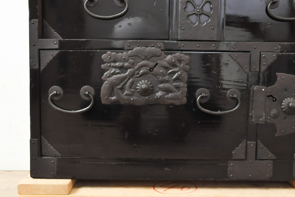 和製アンティーク　黒漆塗り　重厚感ある佇まいが魅力的な庄内小箪笥(和箪笥、時代箪笥、小物収納、収納箪笥)(R-058737)