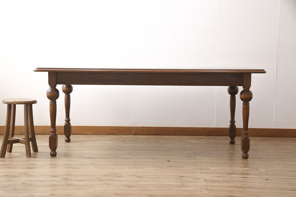 中古　カントリーハウス　秋山木工　ナラ材　上質なつくりが魅力的なダイニングテーブル(作業台、食卓)(R-052942)