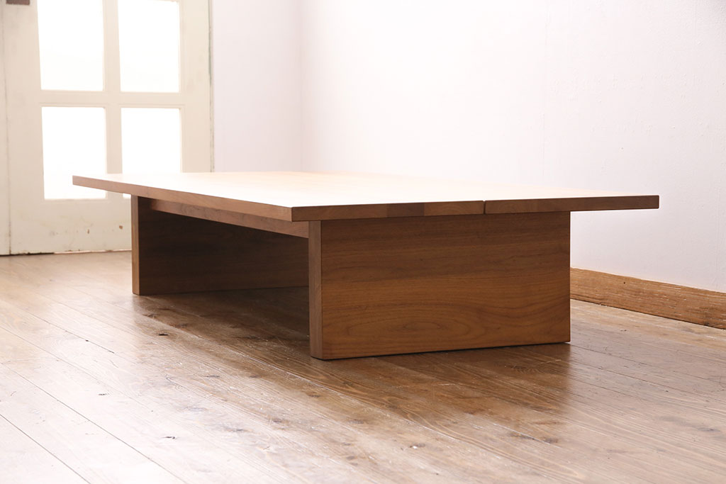 中古　ウォールナット無垢材　木の質感そのまま!ぬくもりを感じられるローテーブル(座卓、作業台)(R-048485)