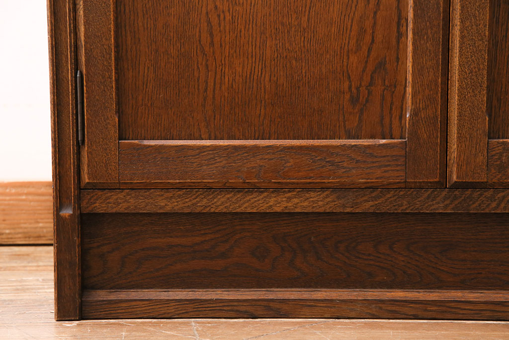 和製ヴィンテージ　三越家具　カントリーハウス　洋風家具　イギリスカントリースタイルのような温かみのある空間にぴったりの重ね食器棚(キャビネット、収納棚、ブルージュ、ビンテージ)(R-048859)