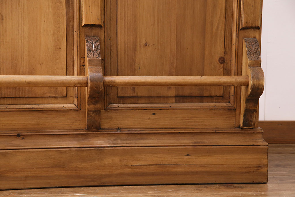 中古　パイン材の温もり溢れるカントリー調バーカウンター(収納棚、飾り棚、キャビネット)(R-047207)
