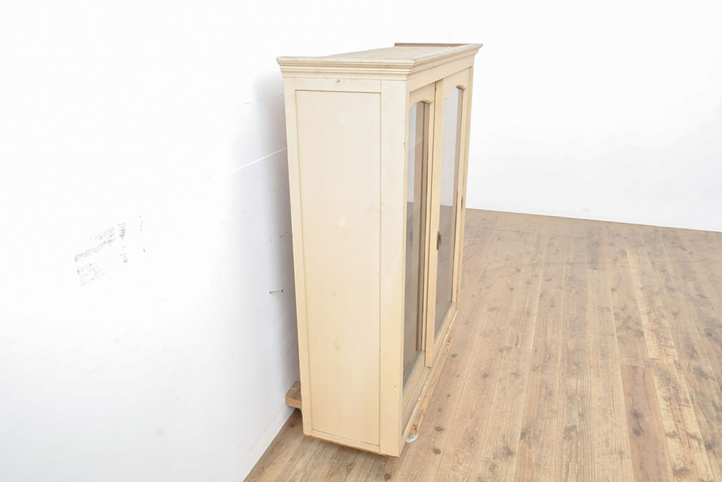 和製アンティーク　クラシカルなデザインがすてきな収納棚(キャビネット、食器棚、戸棚)(R-054144)