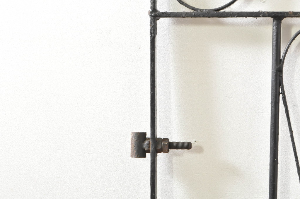 アンティーク建具　ペイント仕上げ限定　かわいいデザインのアイアンゲート1枚(鉄扉、フェンス)(R-076081)