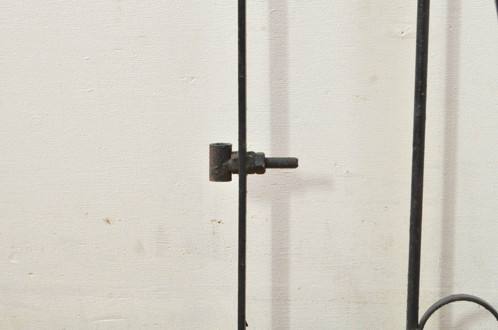アンティーク建具　ペイント仕上げ限定　かわいいデザインのアイアンゲート1枚(鉄扉、フェンス)(R-076081)