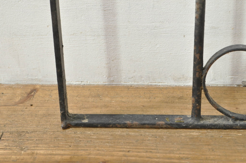 アンティーク建具　ペイント仕上げ限定　かわいいデザインのアイアンゲート1枚(鉄扉、フェンス)(R-076081)