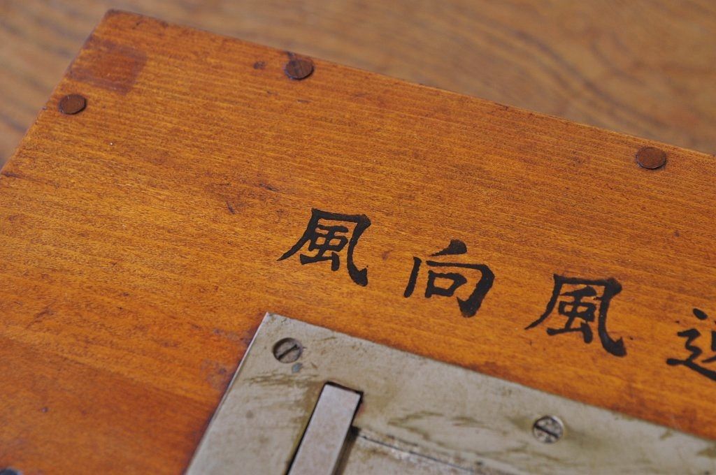 アンティーク雑貨　古い木のしっかりとした収納箱