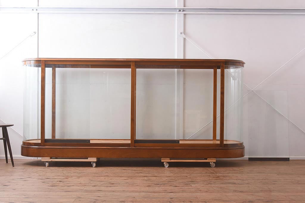 中古　特大　最高級品　パーケットが魅力的なオーバルガラスケース(Rガラス、陳列棚、ショーケース、飾り棚)(R-042156)
