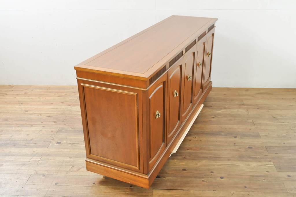中古　DREXEL HERITAGE(ドレクセルヘリテイジ)　Triune(トライユン)　優雅な佇まいが魅力のクリデンザキャビネット(クレデンザ、サイドボード、リビングボード、収納棚、戸棚)(定価約66万円)(R-076402)