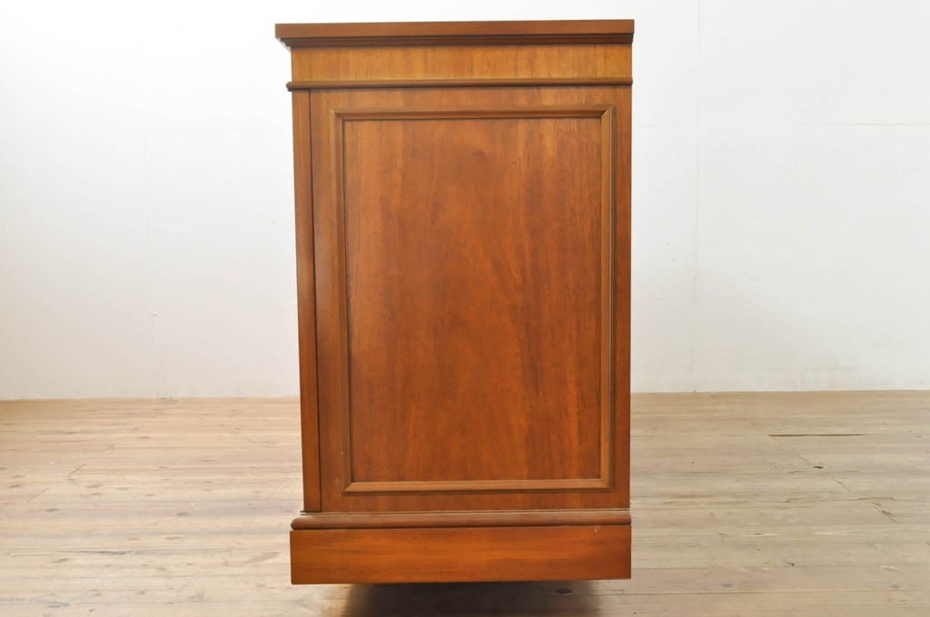 中古　DREXEL HERITAGE(ドレクセルヘリテイジ)　Triune(トライユン)　優雅な佇まいが魅力のクリデンザキャビネット(クレデンザ、サイドボード、リビングボード、収納棚、戸棚)(定価約66万円)(R-076402)