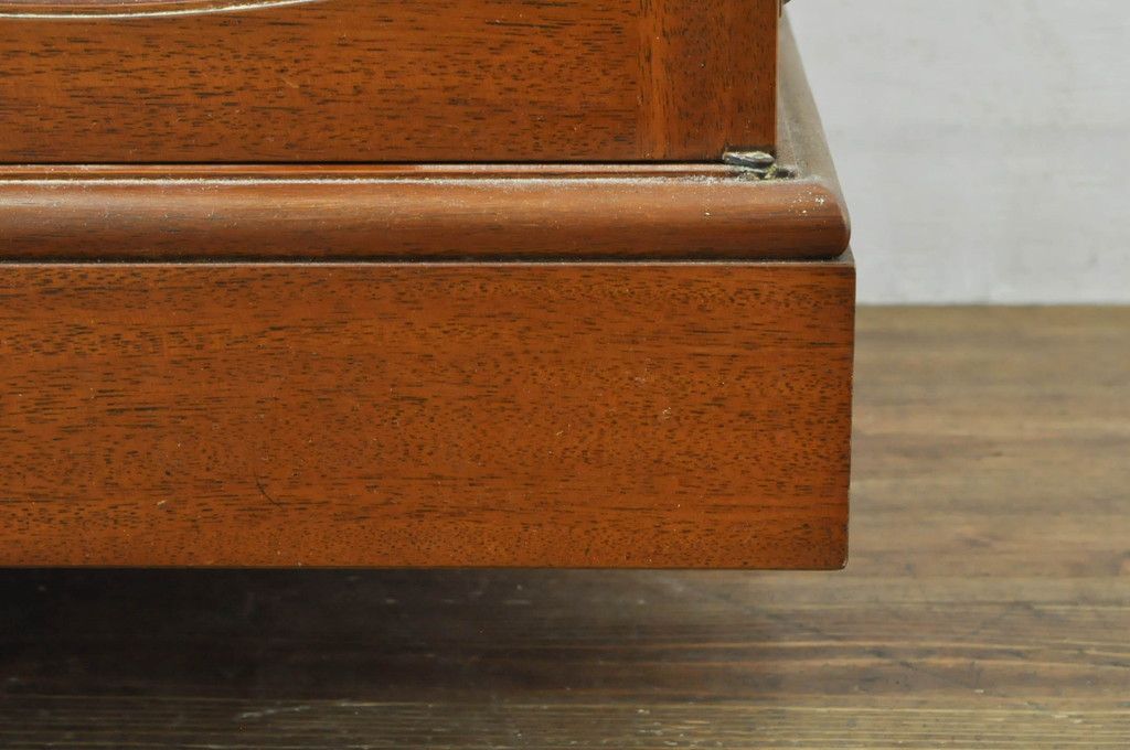 中古　DREXEL HERITAGE(ドレクセルヘリテイジ)　Triune(トライユン)　優雅な佇まいが魅力のクリデンザキャビネット(クレデンザ、サイドボード、リビングボード、収納棚、戸棚)(定価約66万円)(R-076402)