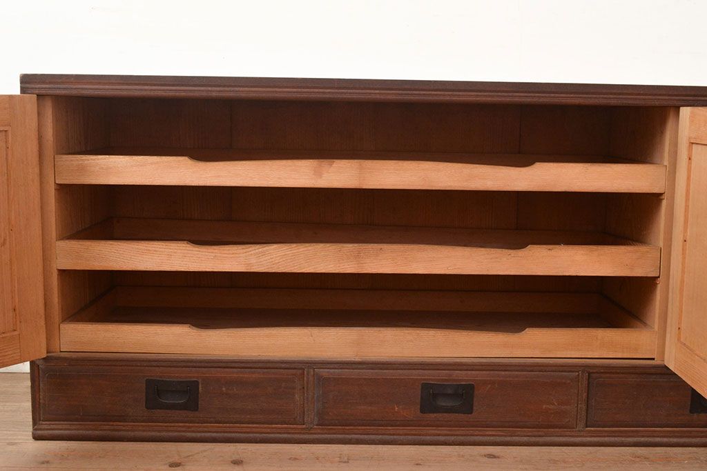 アンティーク家具　味のあるレトロな木製ローボード(収納棚、テレビ台)(R-036907)