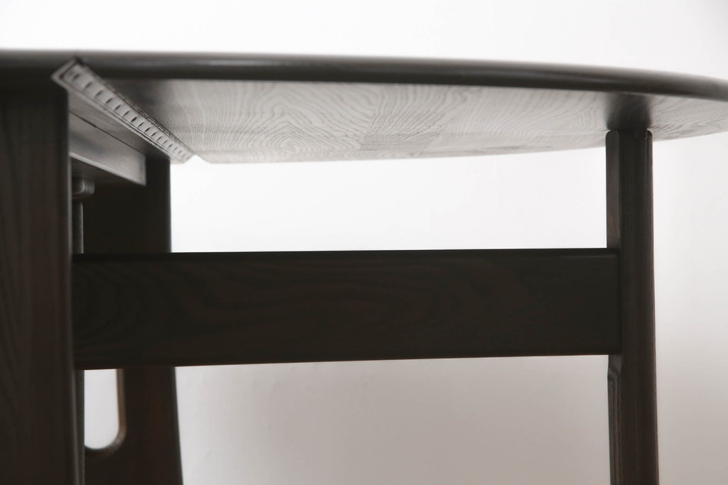 中古　美品　激レアモデル!!　ERCOL(アーコール)　大人の落ち着いた空間を演出するバタフライテーブル(ドロップリーフテーブル、ゲートレッグテーブル、4人掛けダイニングテーブル)(R-059546)