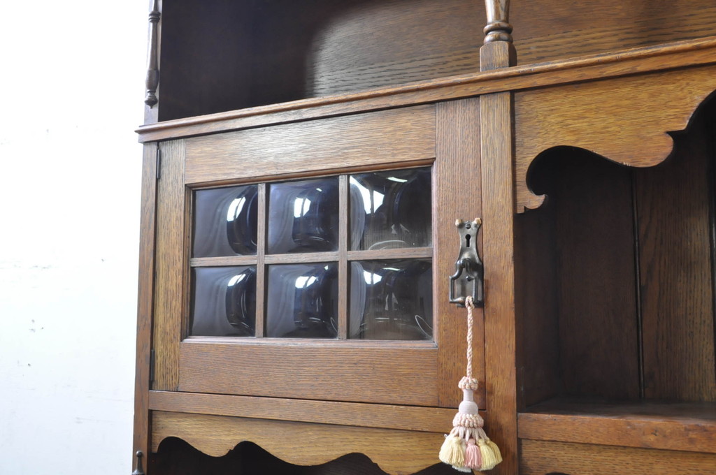 イギリスアンティーク　オーク材　立体的なガラスが魅力的なカップボード(キャビネット、食器棚、収納棚、戸棚、飾り棚、英国)(R-068972)