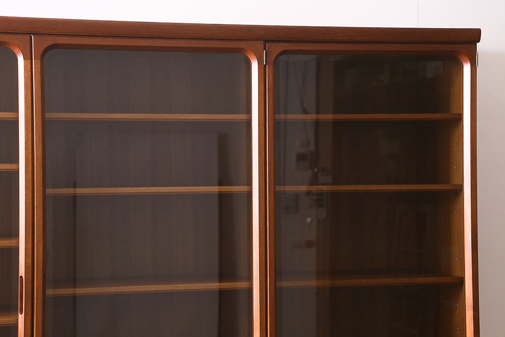 ヴィンテージ家具　日田工芸　チーク材　北欧風のデザインが素敵なキャビネット(収納棚、飾り棚、リビングボード、ビンテージ)(R-041191)