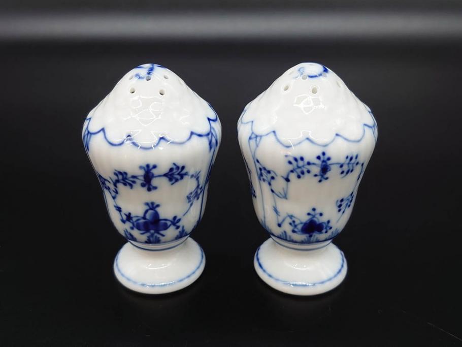 デンマーク　ROYAL COPENHAGEN(ロイヤルコペンハーゲン)　ブルーフルーテッド　プレイン　繊細に描かれた模様が上品なソルト&ペッパー・フィギュリン2点セット(塩胡椒入れ、調味料、置物、眠り猫、キャット、熊、ベア)(R-078343)