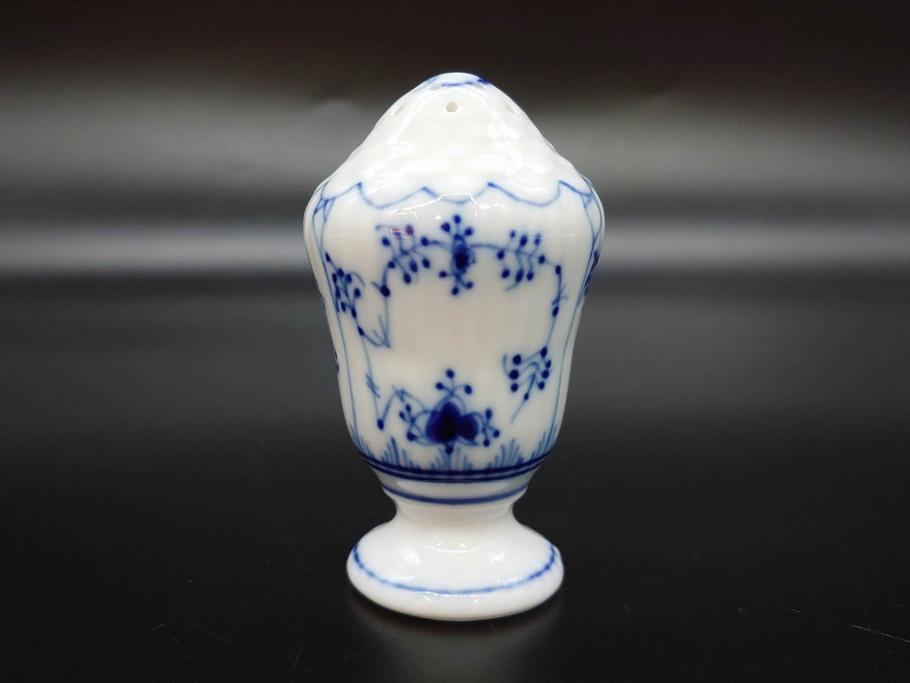 デンマーク　ROYAL COPENHAGEN(ロイヤルコペンハーゲン)　ブルーフルーテッド　プレイン　繊細に描かれた模様が上品なソルト&ペッパー・フィギュリン2点セット(塩胡椒入れ、調味料、置物、眠り猫、キャット、熊、ベア)(R-078343)